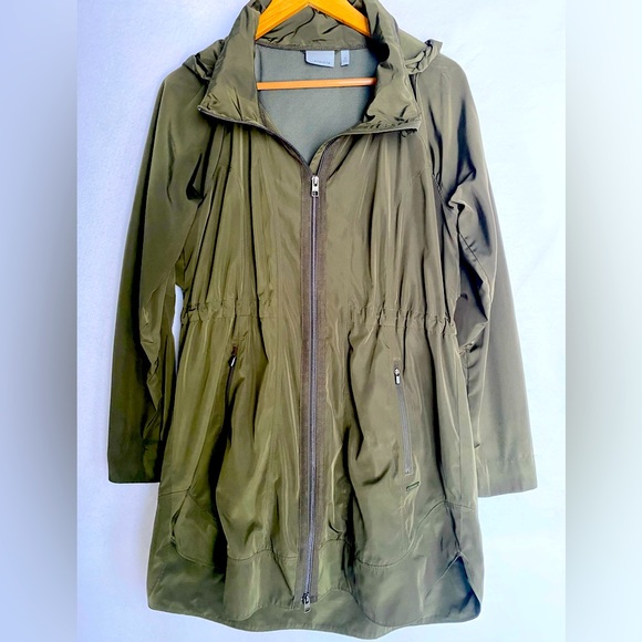 Athleta Drippity Olive Green Windbreaker Jacket Size Medium Light weight - Picture 1 of 13
